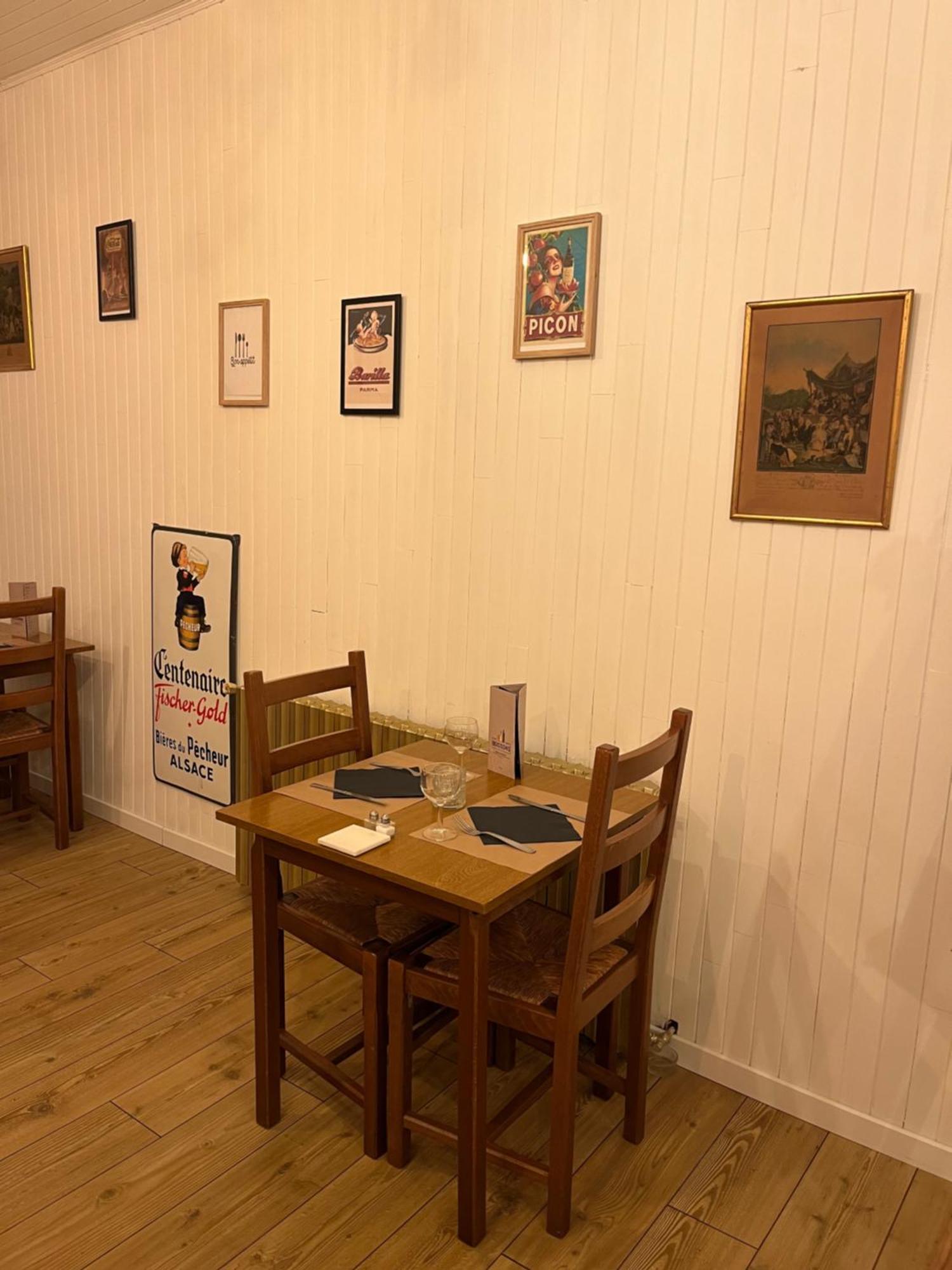 Cafe Du Commerce Genolhac Luaran gambar